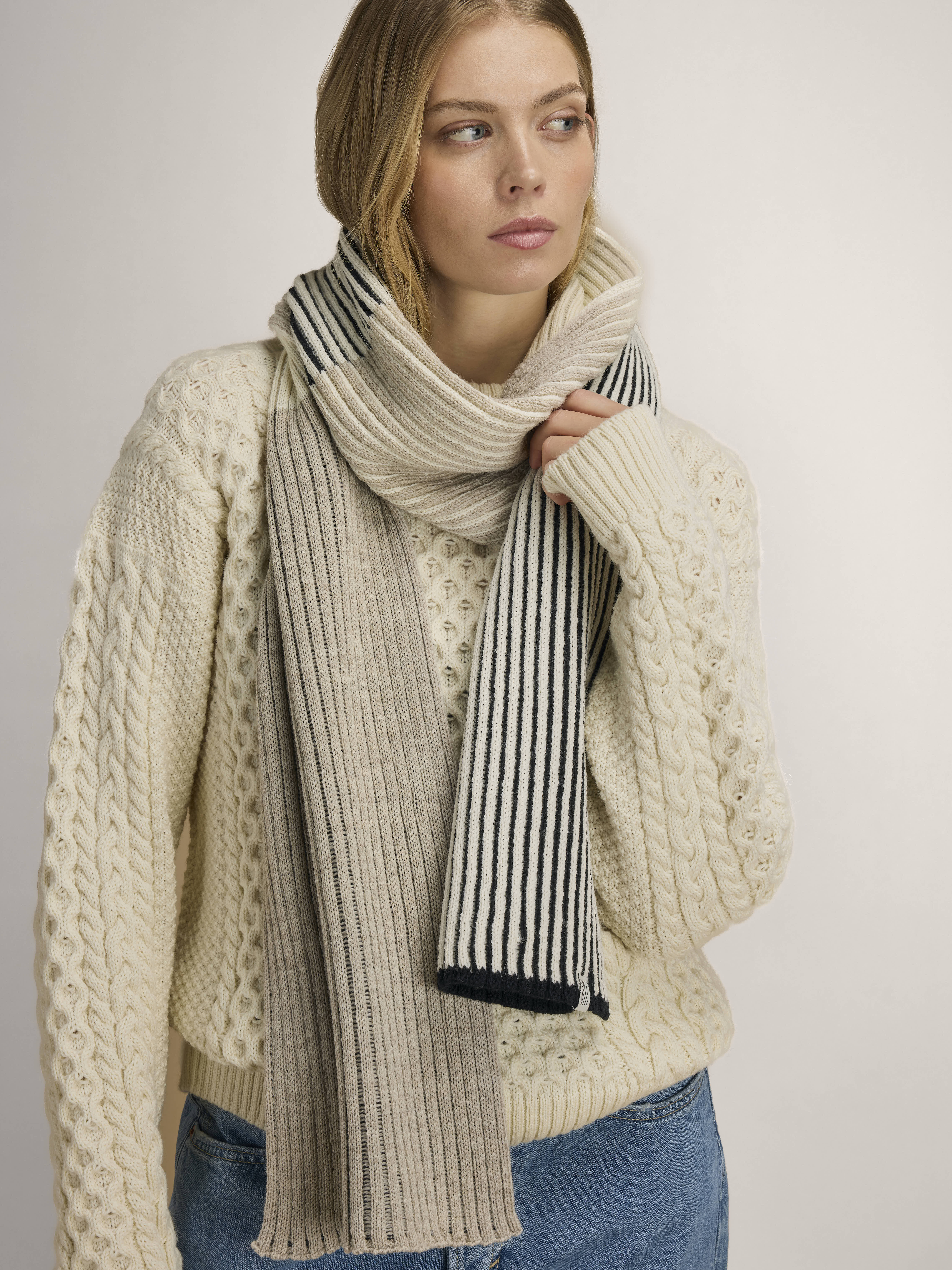Skarstind Scarf Black Offwhite Sand Mel