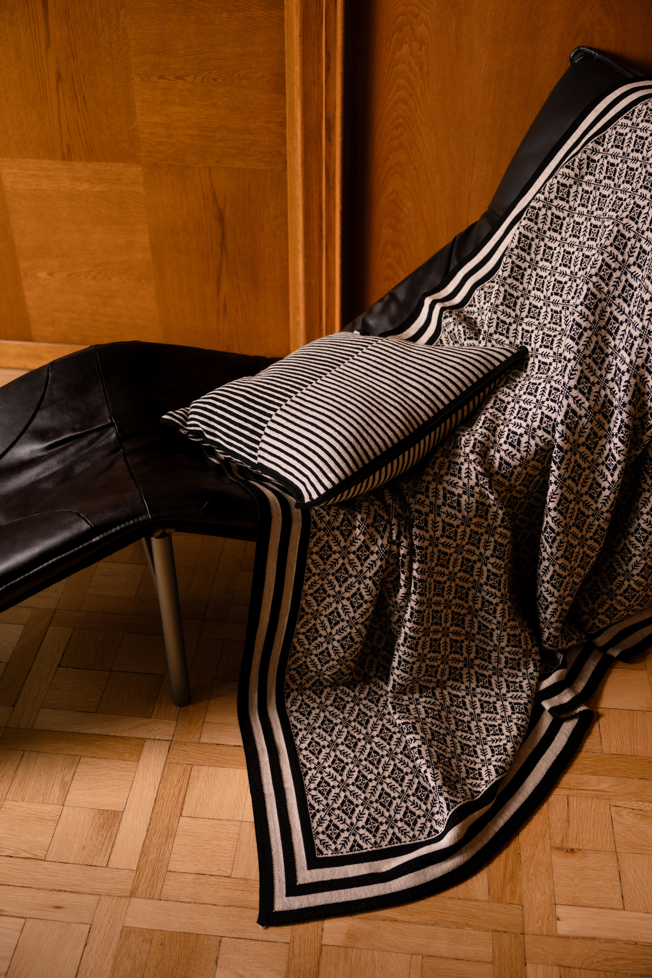Skarstind Pillow Cover Black Sand