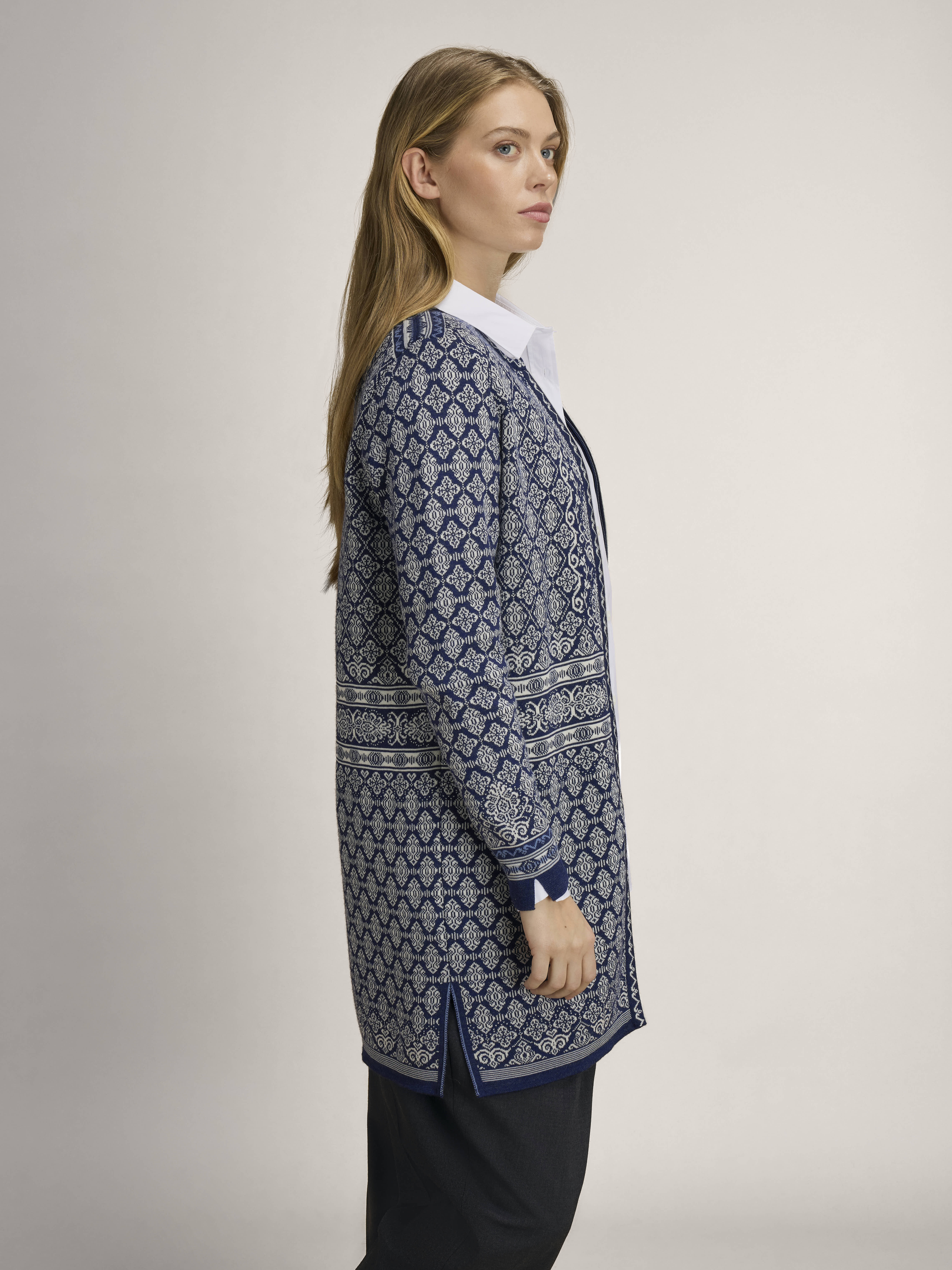Ingeborg Women’s Jacket - Merino Electricstorm Offwhite Blue