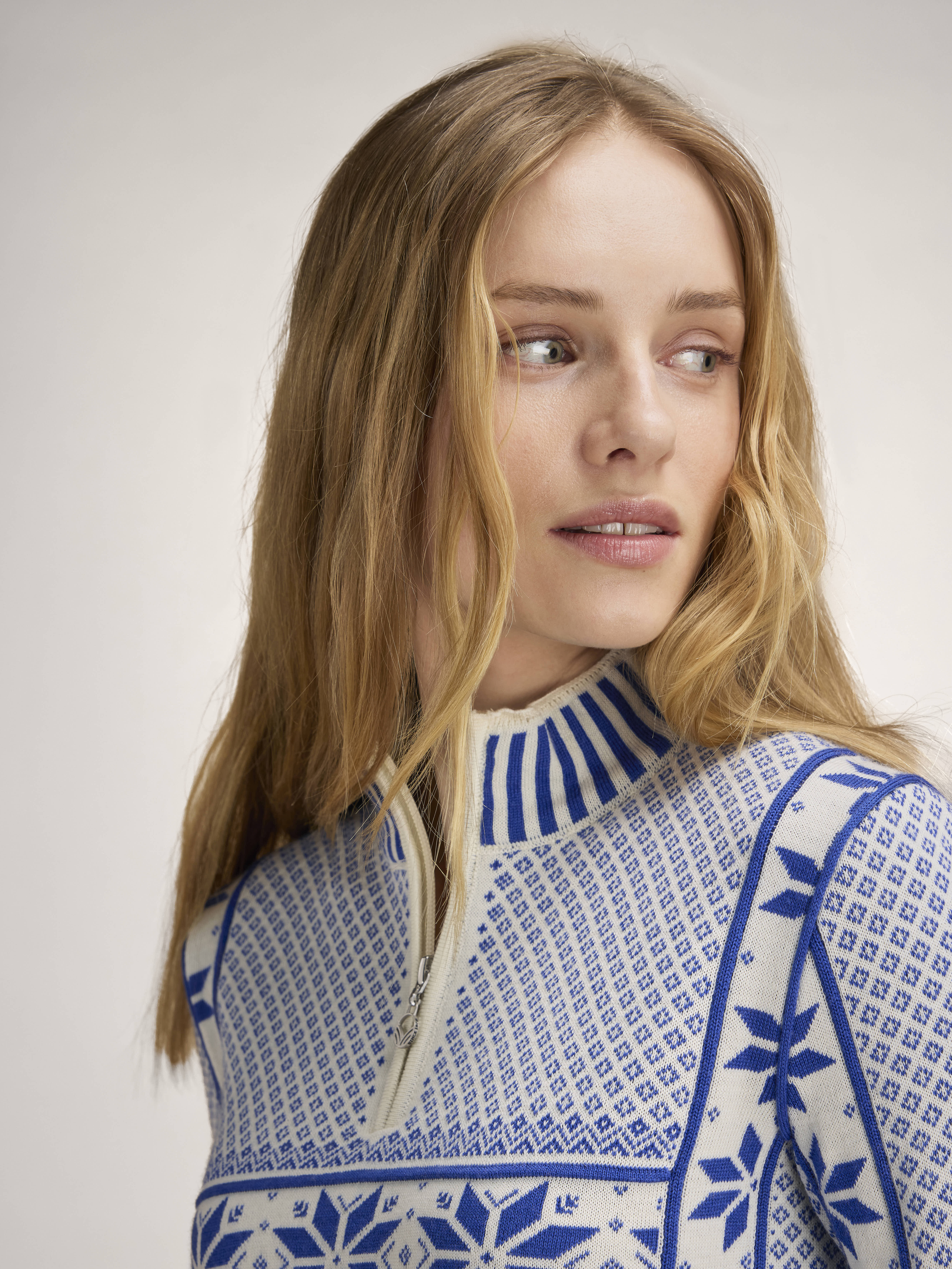 Vardåsen Women's Sweater Offwhite Ultramarine